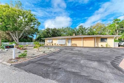 104 Palm Ave, Nokomis, FL 34275