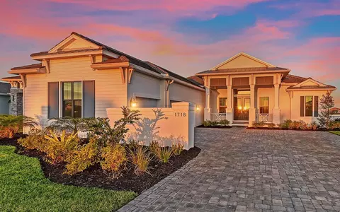 1718 4th St E, Palmetto, FL 34221