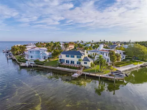 733 Key Royale Dr, Holmes Beach, FL 34217