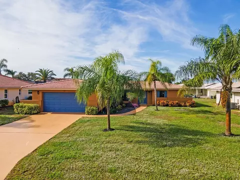 13 Windsor Dr, Englewood, FL 34223