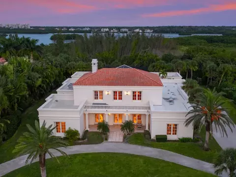1544 N Casey Key Rd, Osprey, FL 34229