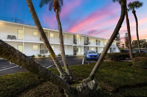3900 Roxane Blvd #7B, Sarasota, FL 34235