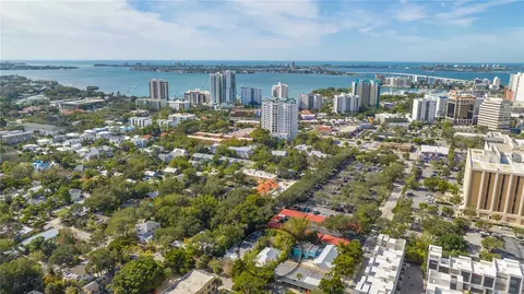 320 Ohio Pl, Sarasota, FL 34236