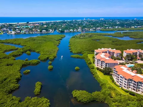5430 Eagles Point Cir #101, Sarasota, FL 34231