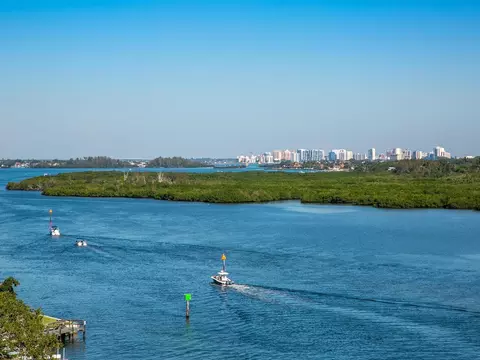 1660 Summerhouse Ln #701, Sarasota, FL 34242