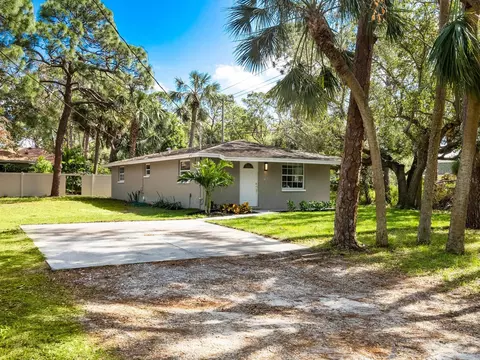 620 N Shade Ave, Sarasota, FL 34237