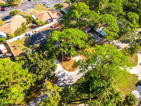 690692 N Shade Ave, Sarasota, FL 34237