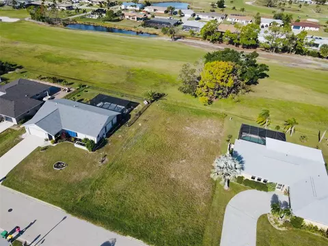 18 Caddy Rd, Rotonda West, FL 33947