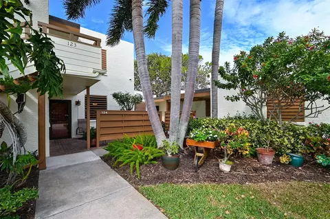 124 Tidewater Dr, Bradenton, FL 34210