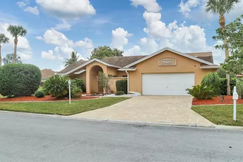 5673 Country Lakes Dr, Sarasota, FL 34243