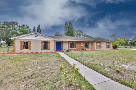 920 Lakeview Dr, Wimauma, FL 33598