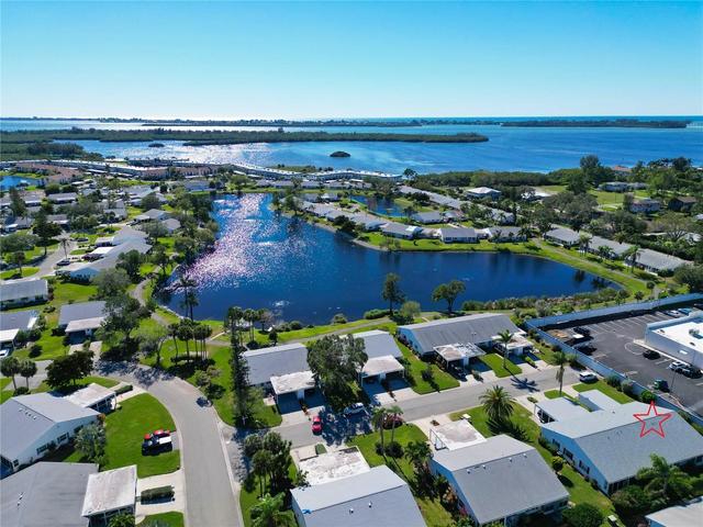9513 Colonial Dr, Bradenton, FL 34210