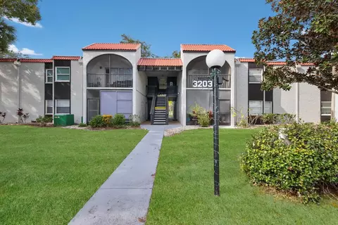 3203 Beneva Rd #204, Sarasota, FL 34232