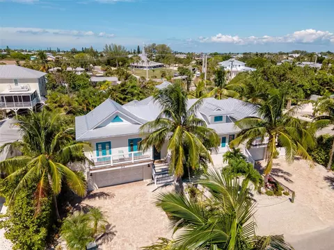 312 65th St, Holmes Beach, FL 34217