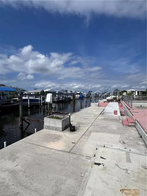 2961 Harpoon Ln, Saint James City, FL 33956