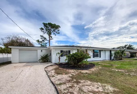 1520 Pearl St, Nokomis, FL 34275