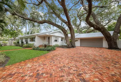 3331 Old Oak Dr, Sarasota, FL 34239
