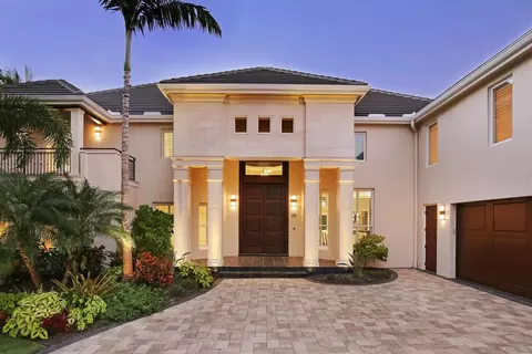 55 Lighthouse Point Dr, Longboat Key, FL 34228