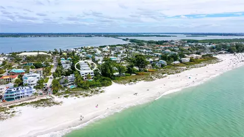 118 46th St, Holmes Beach, FL 34217