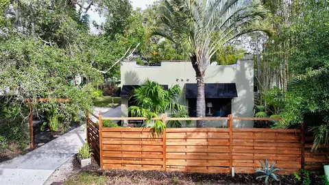 2437 Temple St, Sarasota, FL 34239