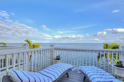 4950 Coquina Key Dr SE, Saint Petersburg, FL 33705