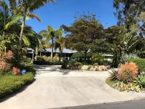 437 Sapphire Dr, Sarasota, FL 34234