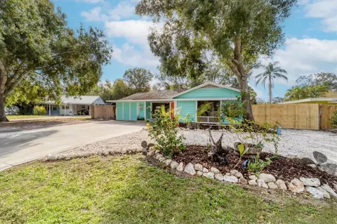 2512 S Paulstan Ct, Sarasota, FL 34237