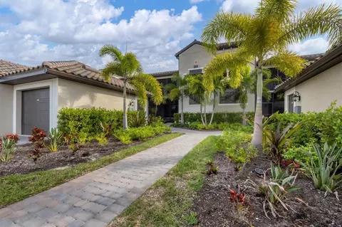 5685 Palmer Cir #201, Bradenton, FL 34211