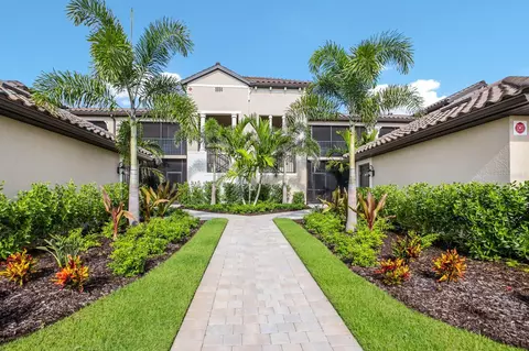 5694 Palmer Cir #106, Bradenton, FL 34211