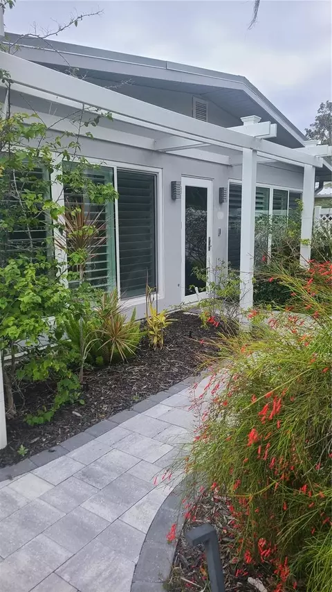 425 Mckinley Dr, Sarasota, FL 34236