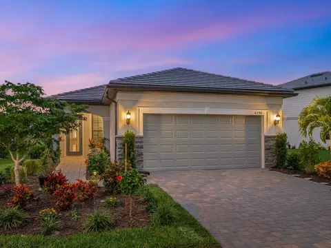 6290 Crested Eagle Ln, Nokomis, FL 34275