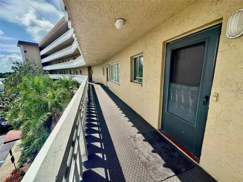 8950 Park Blvd #407, Seminole, FL 33777