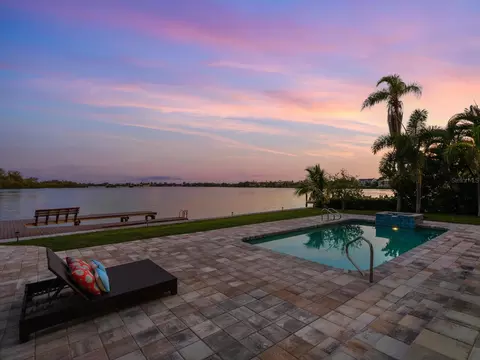 832 Freeling Dr, Sarasota, FL 34242