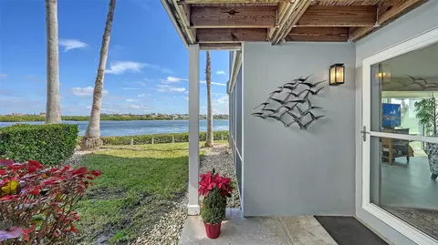1362 Siesta Bayside Dr #1362-E, Sarasota, FL 34242