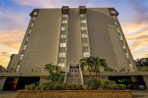 1125 W Peppertree Dr #803, Sarasota, FL 34242