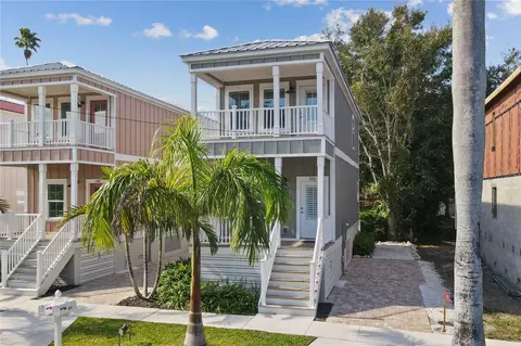 332 6th St E, Bradenton, FL 34208