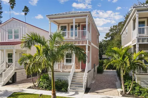 336 6th St E, Bradenton, FL 34208