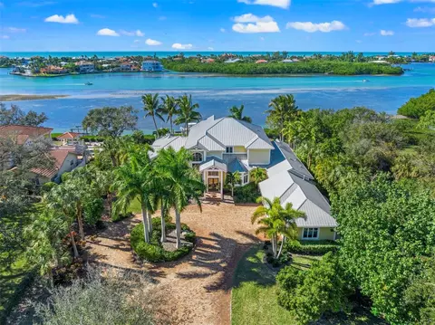 1013 Bayshore Rd, Nokomis, FL 34275
