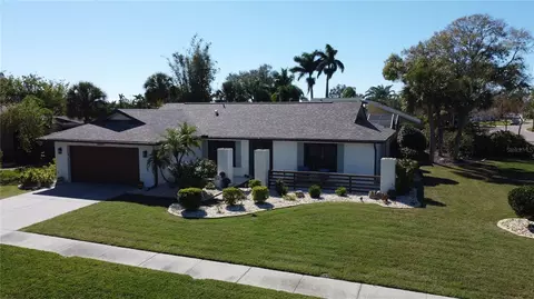 6584 Waterford Cir, Sarasota, FL 34238