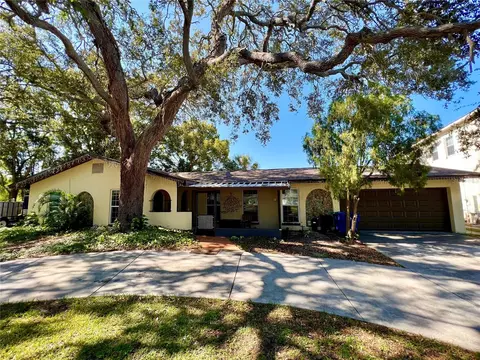 6892 Criswell Ave N, Saint Petersburg, FL 33709