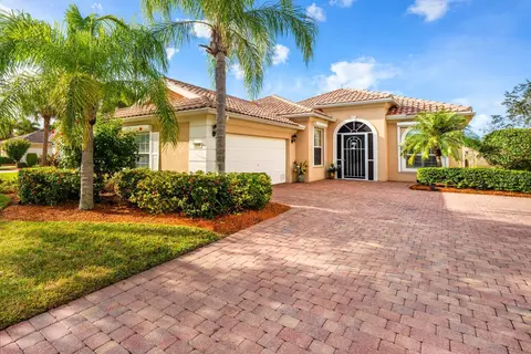 5838 Benevento Dr, Sarasota, FL 34238