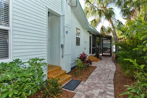 606 Calle Del Otono, Sarasota, FL 34242