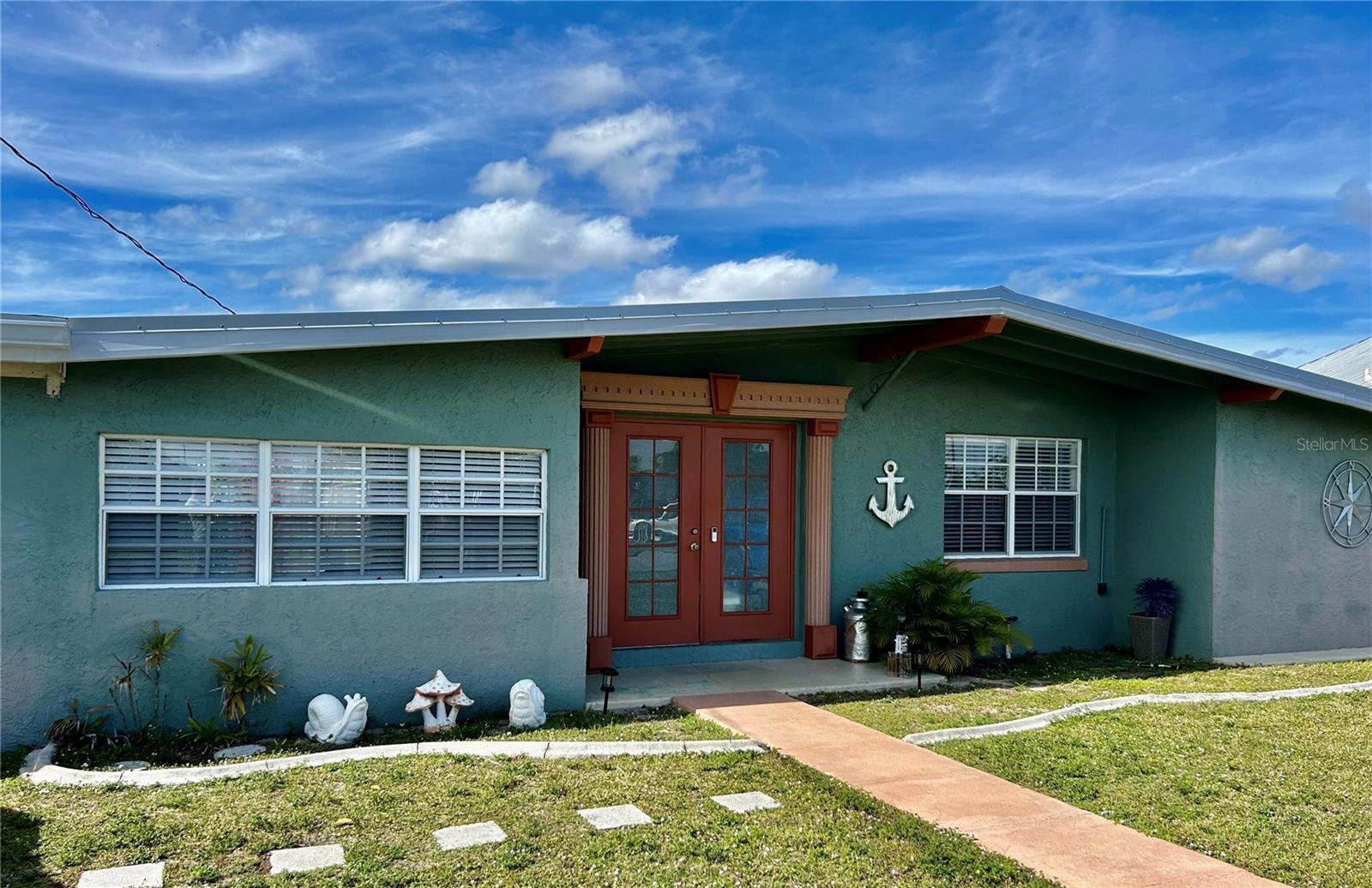 137 Poinsettia Cir NE  