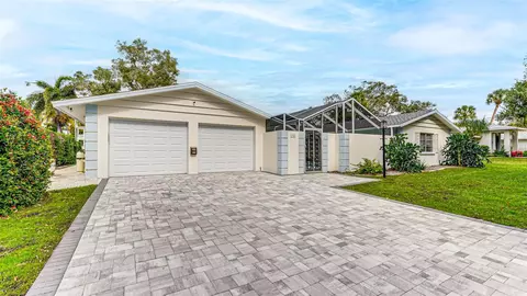 1761 Sandalwood Dr, Sarasota, FL 34231