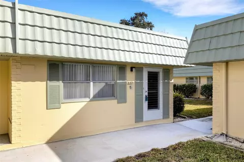 102 Cambridge Trl #227, Sun City Center, FL 33573
