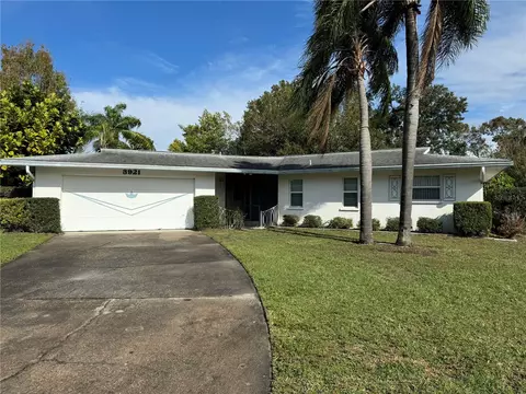 3921 Pin Oaks St, Sarasota, FL 34232