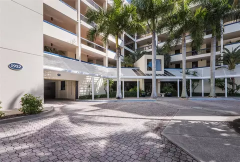 1932 Harbourside Dr #256, Longboat Key, FL 34228