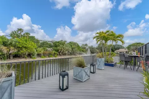 2352 Harbour Oaks Dr, Longboat Key, FL 34228
