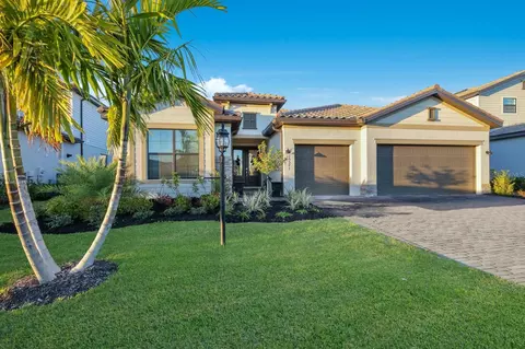 15521 White Linen Dr, Lakewood Ranch, FL 34211
