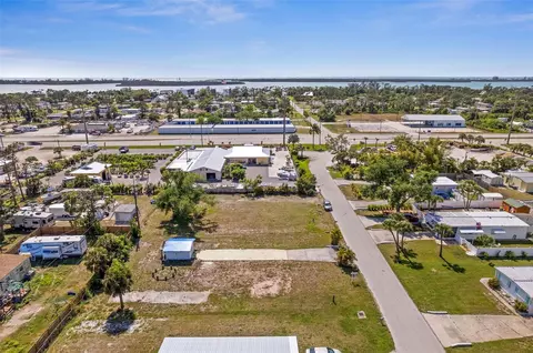 2025 Essence Ave, Englewood, FL 34224